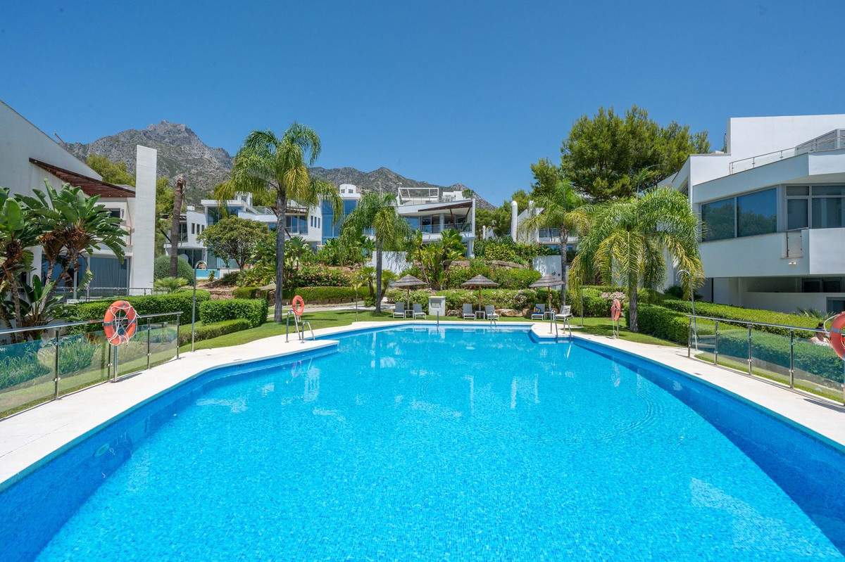 Elegant Semi-Detached Villa in Meisho Hills in Marbella for sale