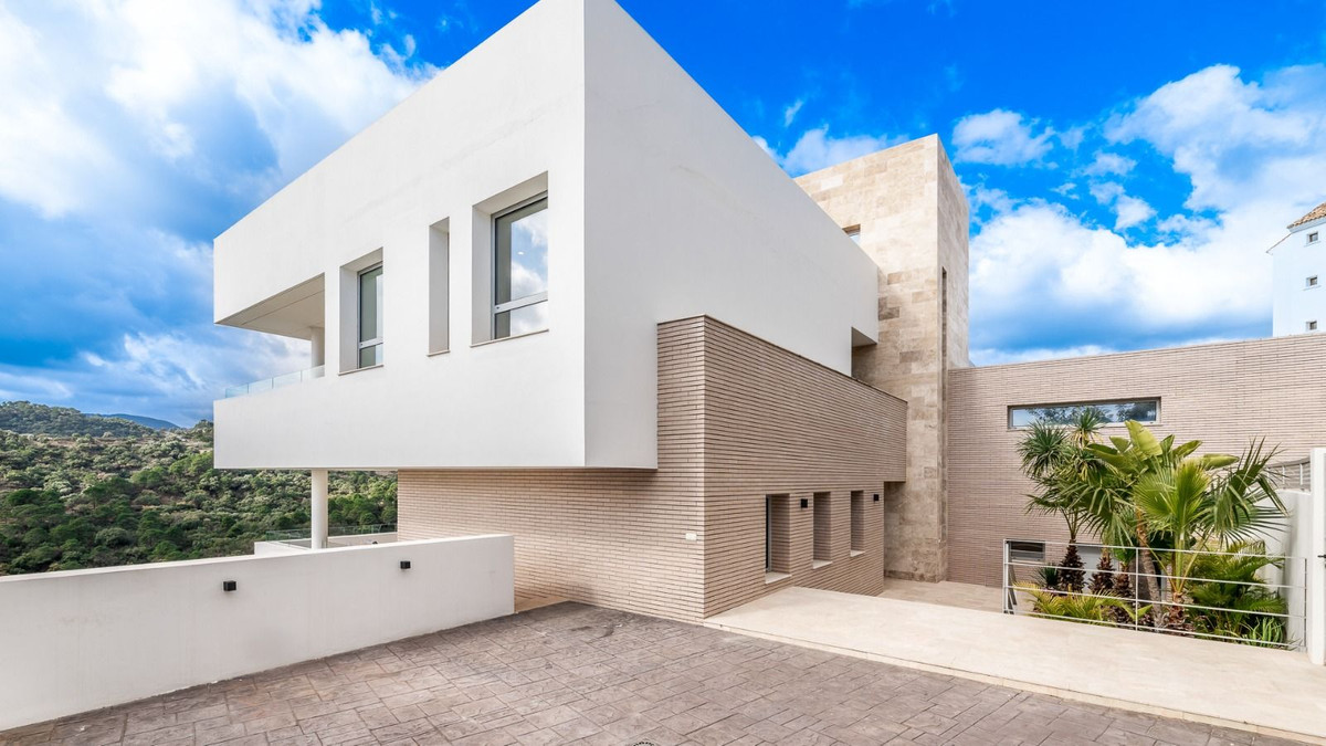 Stunning Villa in Los Arqueros in Los Arqueros, Costa del Sol