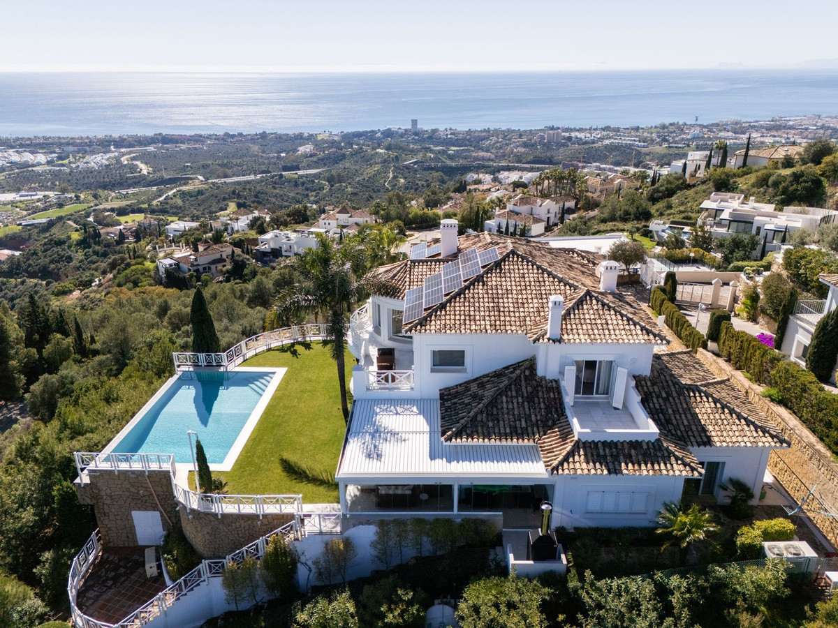Luxurious Villa with Panoramic Views in Altos de Los Monteros , Costa del Sol