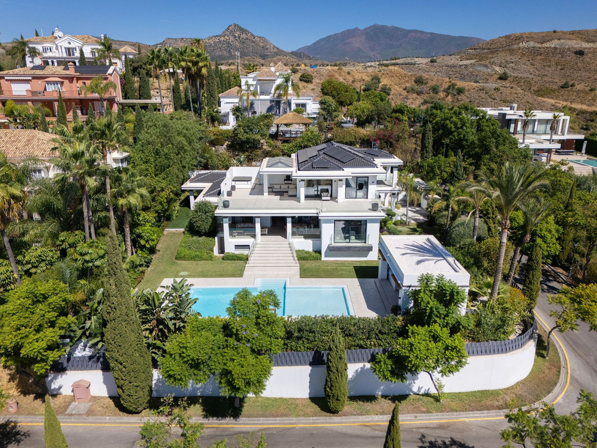 Contemporary Villa with Sea Views in Los Flamingos, Costa del Sol